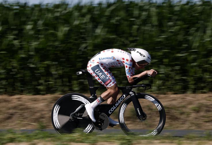 Tadej Pogačar si je v pikčastem dresu danes privozil rumeno majico.  | Foto: Reuters