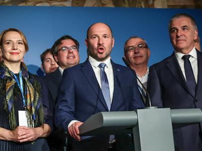 Pred prvimi pogovori o oblikovanju koalicije NSi s košarico Golobu