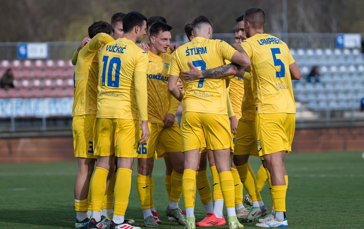 NK Domžale | Naredili bodo vse, da obstanejo v prvi ligi, sporočajo iz NK Domžale. | Foto Aleš Fevžer