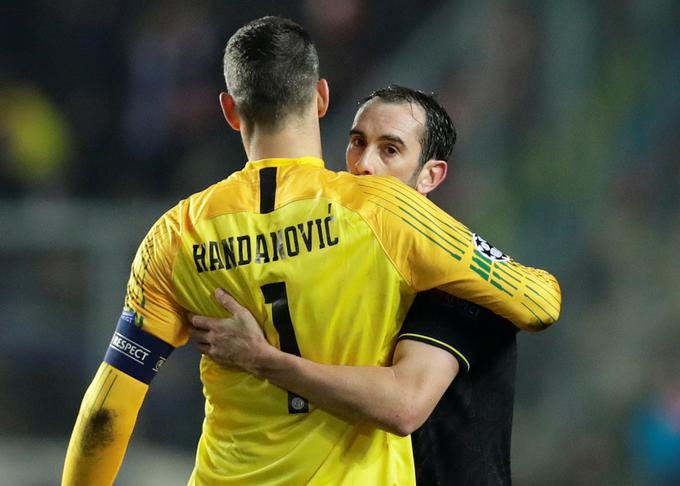 Samir Handanović in Diego Godin se veselita pomembne evropske zmage. | Foto: Reuters