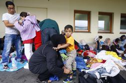 Na tisoče beguncev iz Madžarske doseglo Avstrijo in Nemčijo (foto)