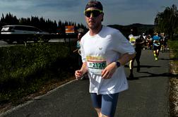 Pri 24 ga je ustavilo telo – danes teče polmaraton pod 1:30