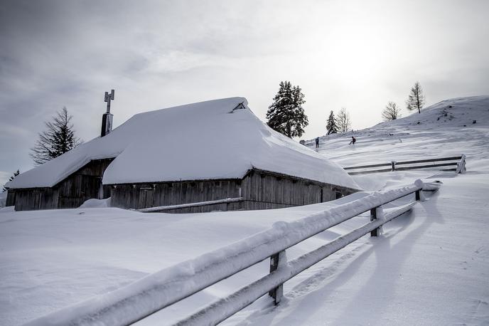 Velika planina | Strokovnjaki opozarjajo, da bi se večino zastrupitev z ogljikovim monoksidom dalo preprečiti s pravilnim vzdrževanjem kurilnih naprav. Fotografija je simbolična.  | Foto Ana Kovač