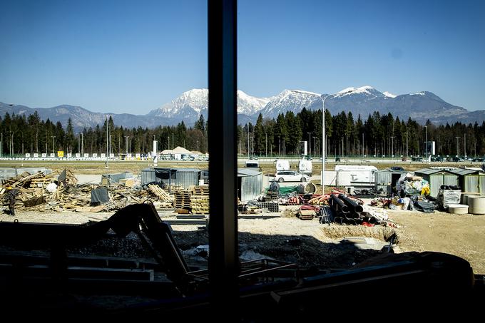 Veliko steklenih površin bo omogočilo neoviran pogled na Kamniške Alpe. | Foto: Ana Kovač