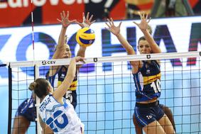 Slovenske odbojkarice proti Italiji blizu osvojenega niza