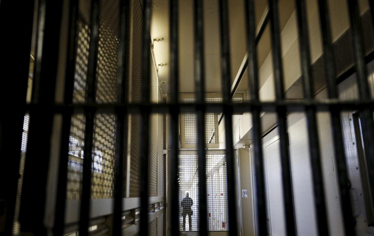 Zapori | Za nekdanjega ministra za promet Janakievskega in ministra za izobraževanje Ristovskega je sodišče v sredo zvečer odredilo 30-dnevni preiskovalni pripor. | Foto Reuters