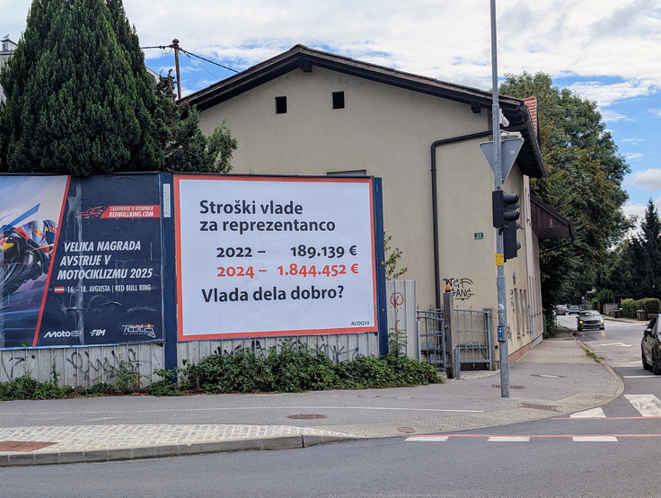 Sporen plakat se je pojavil preteklo sredo zjutraj na Tržaški cesti v Ljubljani. Lastnik oglasnega panoja podjetje Europlakat zatrjuje, da so ga nemudoma odstranili in na plakatno mesto namestili plakat naročene kampanje (na fotografiji). | Foto: Bralec