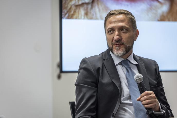Finance v primežu geopolitike. The Adriatic. Tine Kračun, Klemen Boštjančič. | Ministrstvo za finance, predvsem državna zakladnica, po Boštjančičevih zagotovilih obenem veliko dela na čim večji zaščiti Slovenije pred finančnimi šoki. | Foto Bojan Puhek