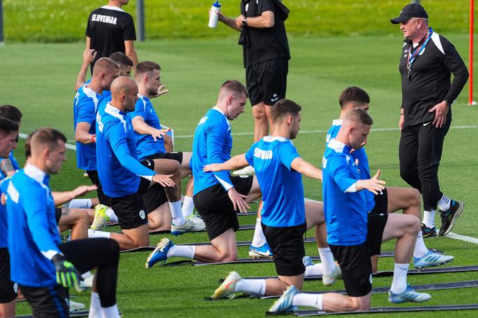 slovenska nogometna reprezentanca trening | Slovenska nogometna reprezentanca je na Brdu pri Kranju oddelala prvi skupni trening. | Foto Aleš Fevžer