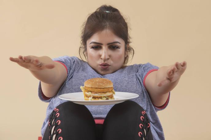 hamburger debelost | Debelost povzroča vsaj 13 različnih vrst raka in je verjetno odgovorna za vsaj 200 tisoč novih primerov raka. | Foto Guliverimage
