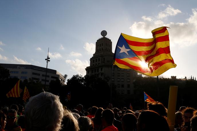 Katalonija | V Kataloniji je 1. oktobra 2017 kljub prepovedi španskih sodišč potekal referendum o katalonski neodvisnosti. Katalonski regionalni parlament je nato 27. oktobra potrdil resolucijo, ki predvideva ustanovitev neodvisne Katalonije. | Foto Reuters
