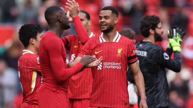 Liverpool izkoristil spodrsljaje tekmecev