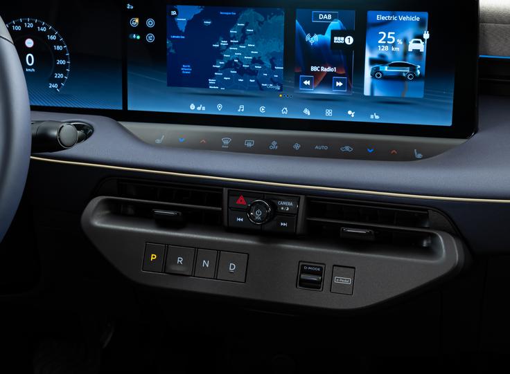 Upravljanje z menjalnikom prek tipk | Foto: Nissan