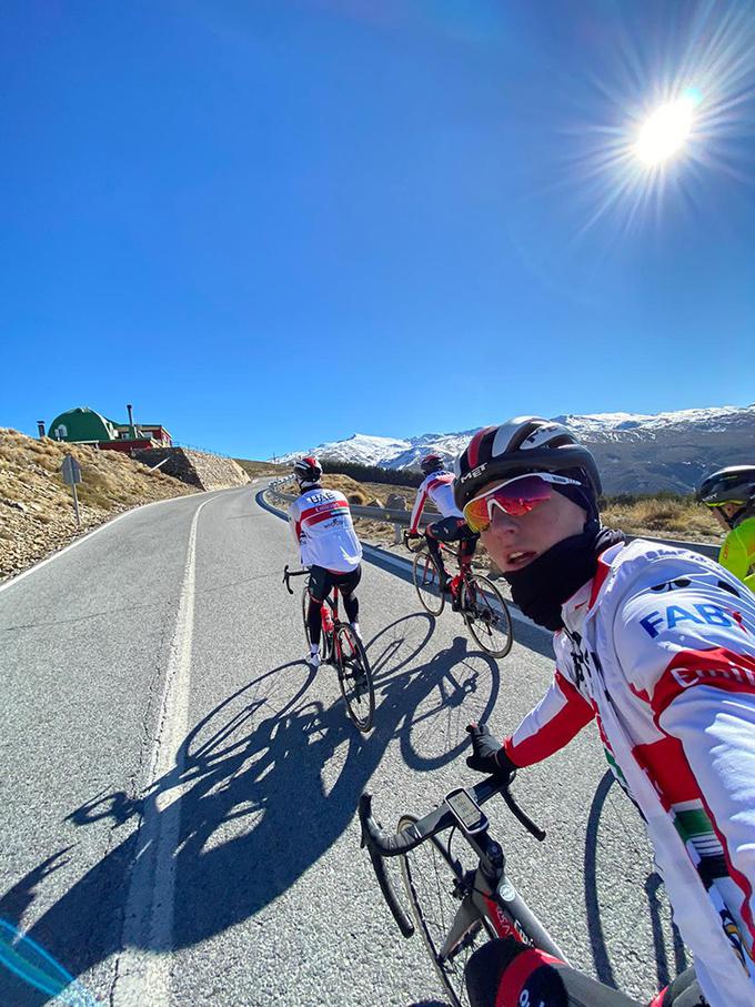 Zaradi dobrega dosežka v Španiji bo lahko v nadaljevanju leta še bolj sproščeno kolesaril. | Foto: tadej-pogacar.com