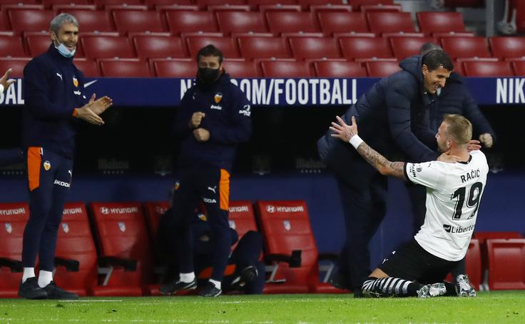 Uroš Račić po čudovitem zadetku ni skrival sreče. | Foto: Reuters