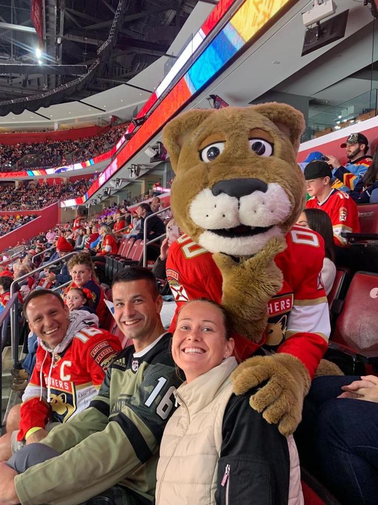 Mike Urbanija si je večkrat ogledal hokejske tekme v ligi NHL. | Foto: Osebni arhiv
