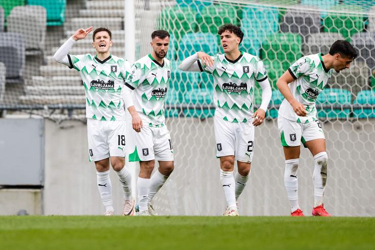 Veselje Olimpije po avtogolu Mittendorferja za vodstvo z 1:0. | Foto: Aleš Fevžer