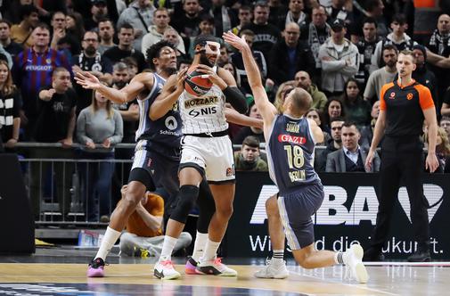 Partizan po drami do zmage pri Samarju, konec niza Pariza