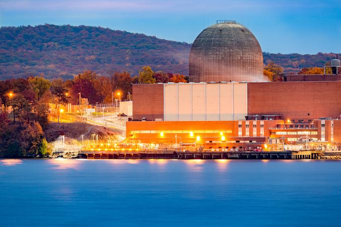 Jedrske elektrarne z majhnimi jedrskimi reaktorji z nazivno močjo do največ tristo megavatov naj bi zasedle do trikrat manj prostora od klasičnih velikih jedrskih elektrarn. | Foto: Shutterstock