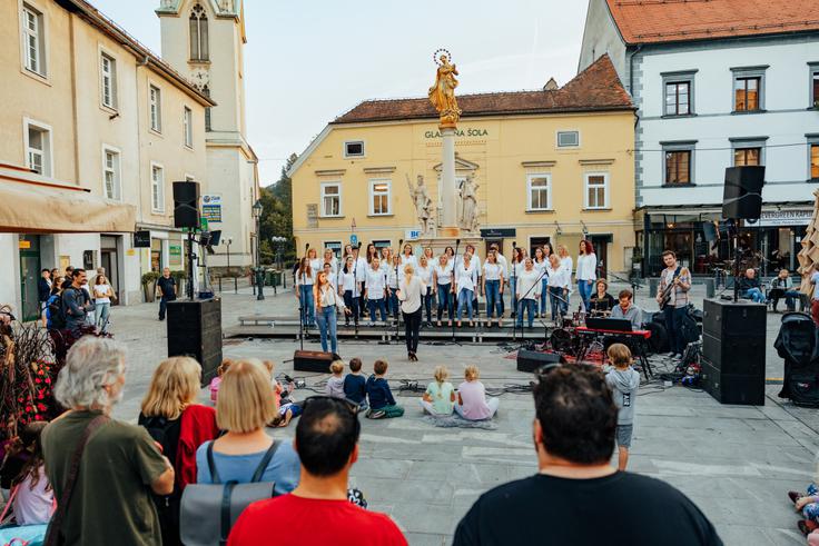 Dogajanje ob 1. Maksimilijanovem dnevu na Glavnem trgu v Celju. | Foto: Robi Valenti