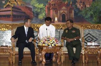 Ban Ki Moon v Mjanmaru na pogovorih s hunto