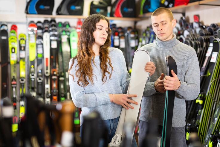 Lani je skoraj tri četrtine vprašanih kupilo kakšen kos smučarske opreme. | Foto: Shutterstock
