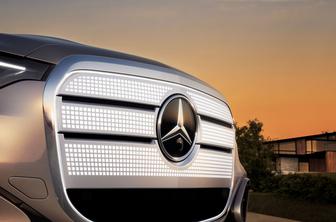 Mercedes drzno z osvetljeno kromirano masko. Najprej GLC, nato tudi preostali.