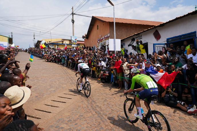 Tadej Pogačar Ruanda 2025 | Cestno dirko članov na svetovnem prvenstvu v Kigaliju je končalo samo 30 kolesarjev, kar je le 18 odstotkov startne liste. | Foto Guliverimage