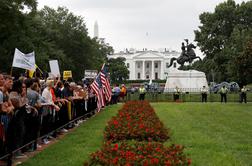Zborovanje rasistov v Washingtonu zasenčili protestniki