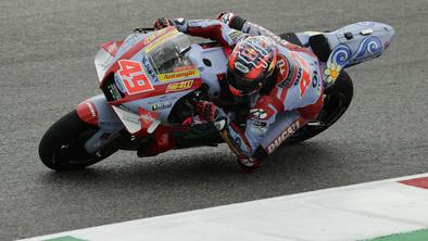 Presenetljiva prva vrsta v Muggelu, Marquez spet na tleh