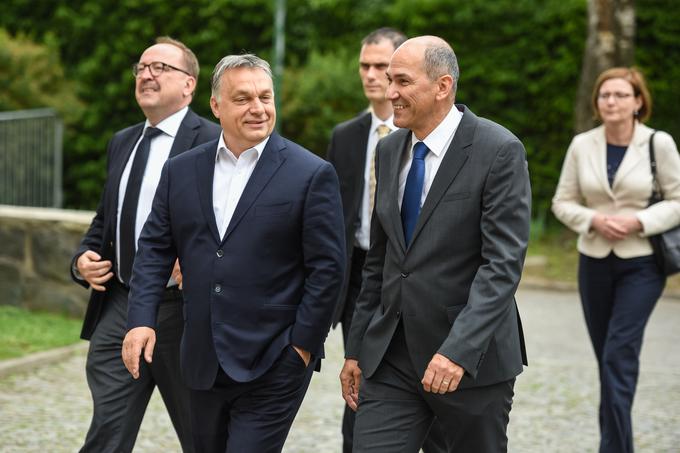 Madžarski premier Viktor Orban bo na kongresu SDS podprl kandidaturo stranke in prvaka Janeza Janše na junijskih predčasnih parlamentarnih volitvah. | Foto: STA ,