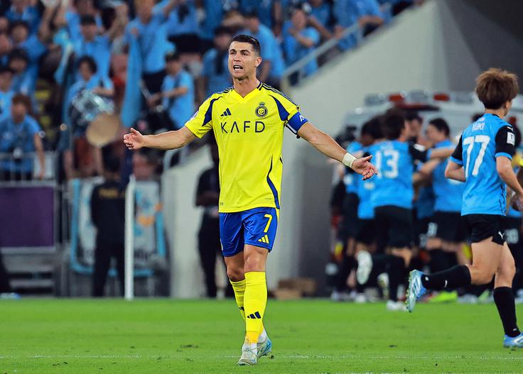 Cristiano Ronaldo ni skrival razočaranja po izpadu v polfinalu proti Kawasakiju. | Foto: Reuters