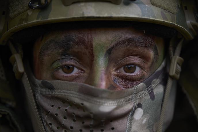 Vojna v Ukrajini, vojak, Ukrajina, specialec | Razvijalce globusa PolyGlobe so mnogi obtožili ustvarjanja dobička z vojno in trivializiranja izgube človeških življenj, kar pa ostro zavračajo. Na fotografiji pripadnik posebnih enot ukrajinske vojske. | Foto Reuters