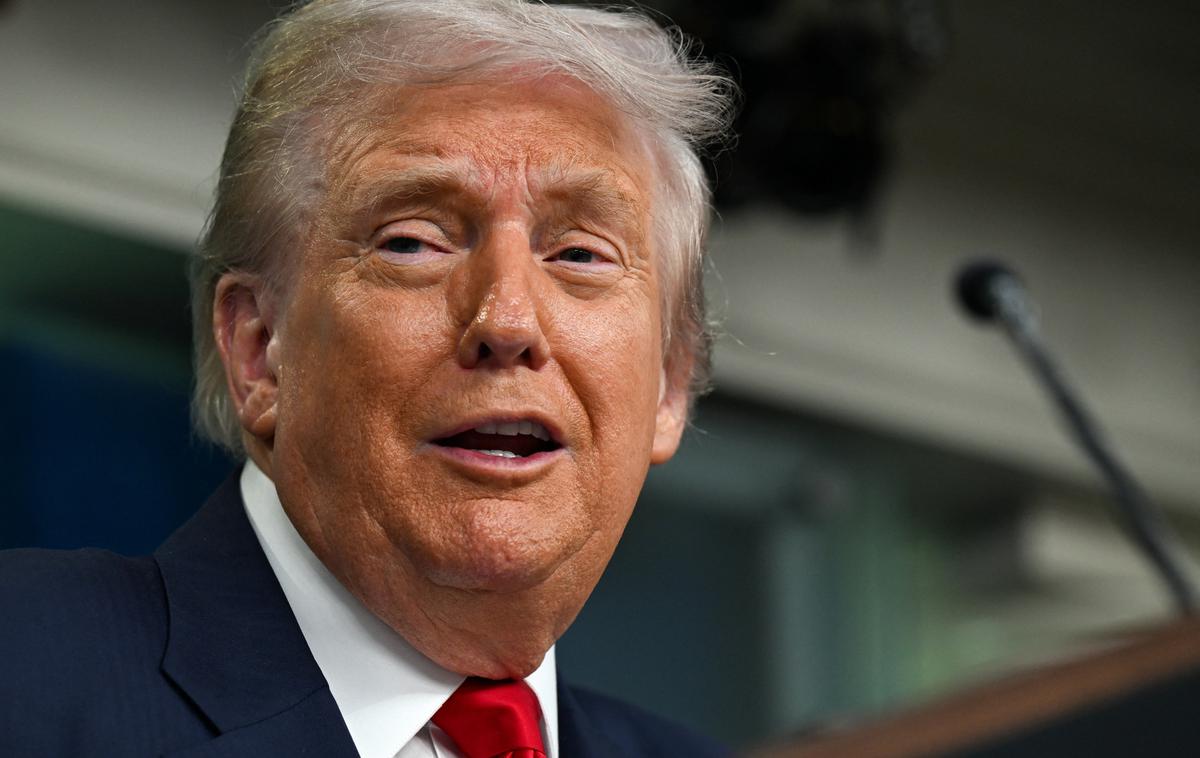 Donald Trump | Psiholog Harry Segal z univerze Cornell meni, da je še ena značilnost Trumpove vprašljive duševne ostrine konfabulacija: "To je, ko vzame idejo ali nekaj, kar se je zgodilo, in temu doda stvari, ki se niso zgodile." | Foto Reuters