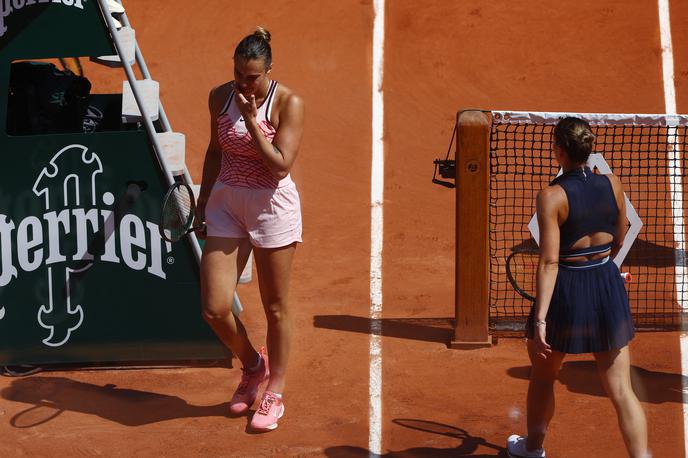 Roland Garros Arina Sabalenka | Ves dvoboj ste se brez očesnega stika sprehajali druga mimo druge. | Foto Reuters