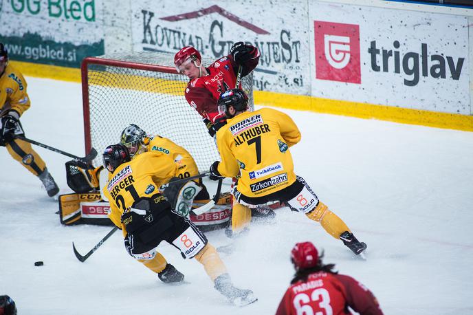 HDD Jesenice Val Pusteria | Hokejisti HDD Sij Acroni Jesenice so na odločilni polfinalni tekmi klonili v podaljšku in se poslovili od tekmovanja. Val Pusterio v finalu čaka Olimpija. Prvi dve tekmi bosta v četrtek in petek v Italiji. | Foto Peter Podobnik/Sportida