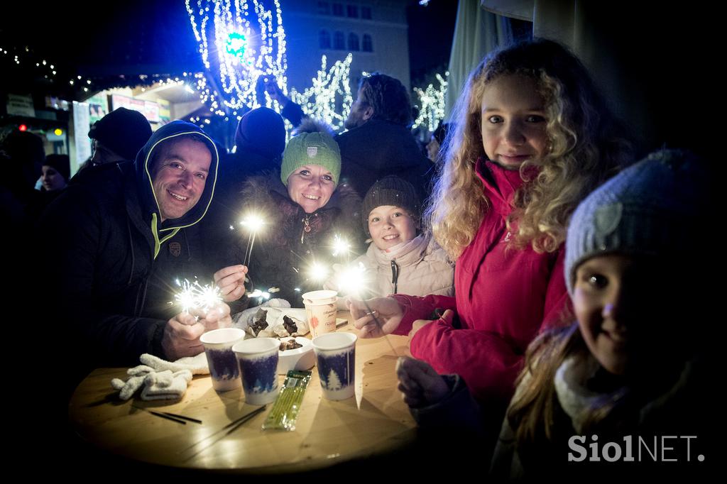 Ljubljana praznična okrasitev lučke december