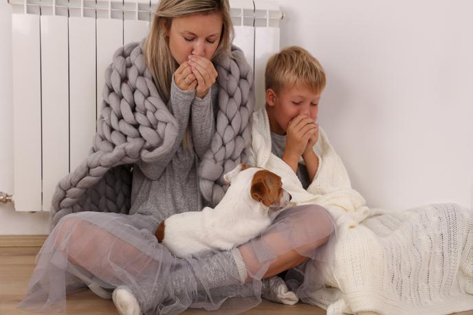 mraz zima družina | Belgija ni edina, ki se pripravlja na "težke mesece". V Veliki Britaniji napovedujejo, da bodo računi za energente za gospodinjstva v začetku 2023 do štirikrat višji kot med letoma 2018 in 2021. | Foto Getty Images