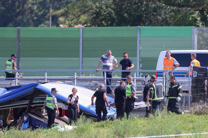 nesreča hrvaška avtobus poljska | Enajst potnikov je na umrlo na kraju nesreče, en v zagrebškem kliničnem centru, več deset potnikov je bilo poškodovanih. | Foto STA