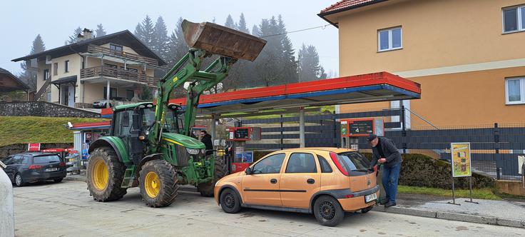Bencinski servis Petrol v Rovtah nad Logatcem | Foto: K. M.