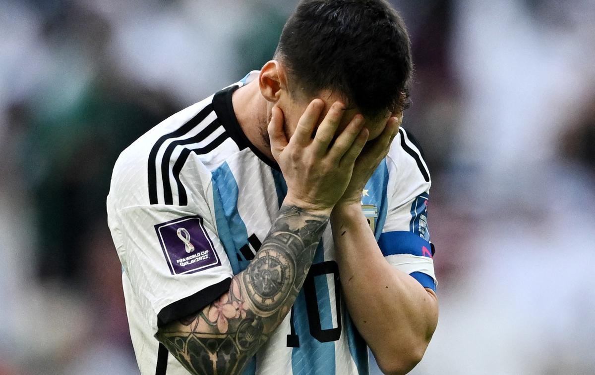 Argentina Savdska Arabija | Lionel Messi je v uvodni tekmi SP 2022 nepričakovano ostal tako brez točk kot tudi svetovnega rekorda. | Foto Reuters