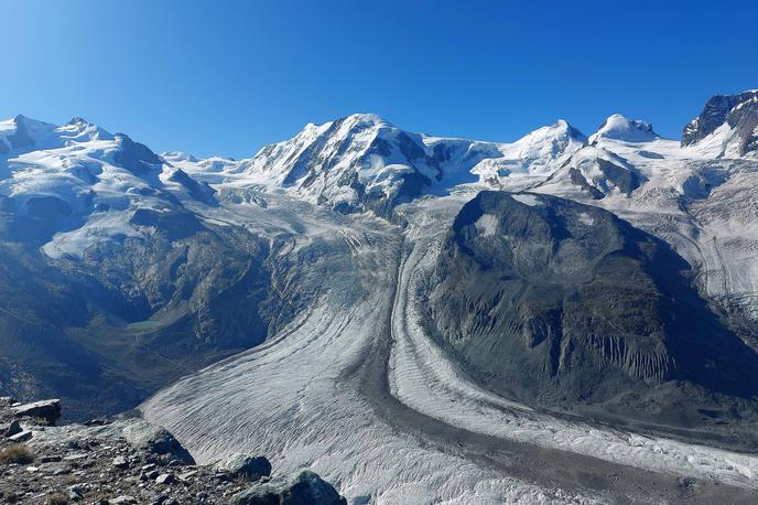Zermatt | Zaradi visokih temperatur in pomanjkanja snega na ledeniku so pri Mednarodni smučarski zvezi odpovedali tudi uvodna smuka za ženske. Že pred dnevi je podobna usoda doletela tudi smukače. | Foto Guliverimage