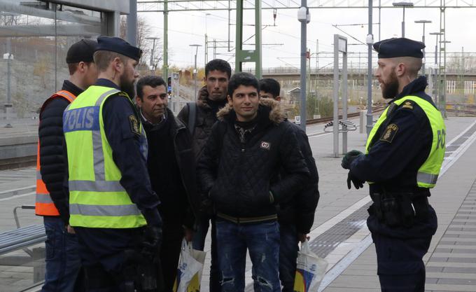 Švedska policija v svojih uradnih poročilih ne navaja podatkov o etnični pripadnosti storilcev kaznivih dejanj, zaradi česar se v javnosti pojavljajo različne številke o deležu priseljencev pri kriminalnih dejanjih. | Foto: Reuters