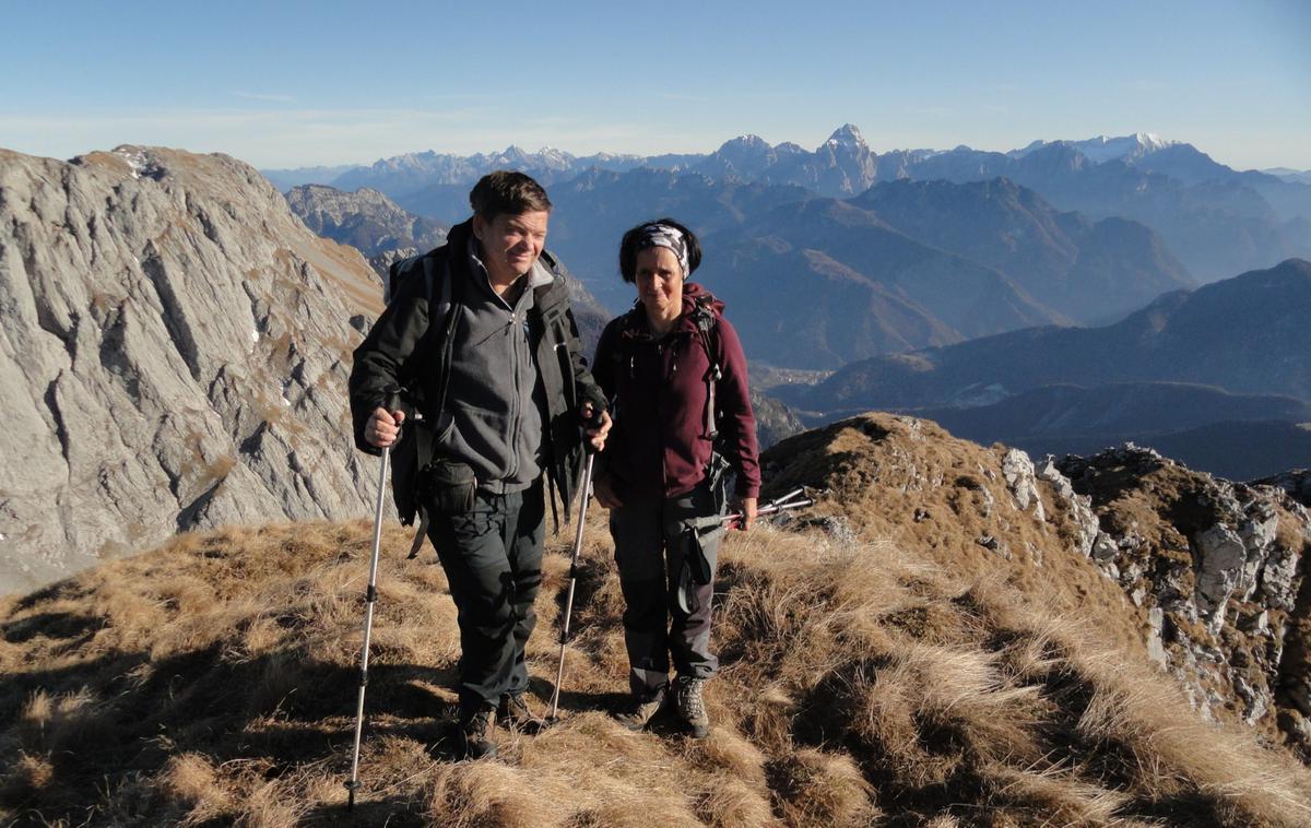 Andrej Stritar | Andrej in Urška Stritar sta v mladosti kot alpinista odkrivala klasične smeri slovenskih sten, pozneje pa zagnano raziskovala vrhove in pozabljene prehode doma in v tujini ter potovala v najbolj odmaknjene predele planeta, kjer sta se najraje lotevala gorniških izzivov. | Foto osebni arhiv Andreja Stritarja