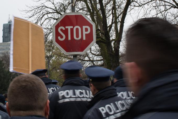 Vlada se še pogaja s policisti, ki so v stavki. | Foto: Klemen Korenjak