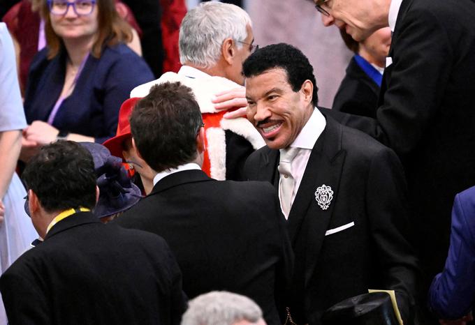 Med povabljenci na kronanju je bil tudi pevec Lionel Richie, ki bo v nedeljo nastopil na velikem koncertu, s katerim bodo proslavili kronanje. | Foto: Reuters