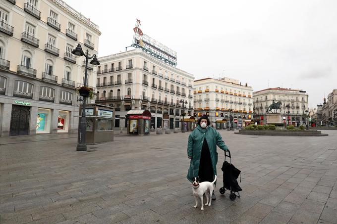Še posebej je prizadeto območje Madrida, kjer je po uradnih podatkih skoraj deset tisoč okuženih, zabeležili pa so tudi 1.021 smrti.  | Foto: Reuters