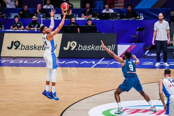 Giannis Antetokounmpo, slovenska košarkarska reprezentanca | Grki so stavili na Giannisa Antetokounmpa in ta je svoje naredil že proti Sloveniji. | Foto FIBA