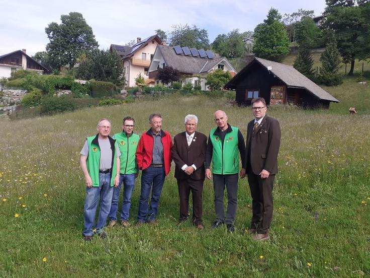 V Čebelarsko društvo Antona Janše Breznica je včlanjenih okoli 40 čebelarjev in je eno izmed več kot 200 čebelarskih društev, ki so člani Čebelarske zveze Slovenije.  | Foto: Milan Hlade, osebni arhiv