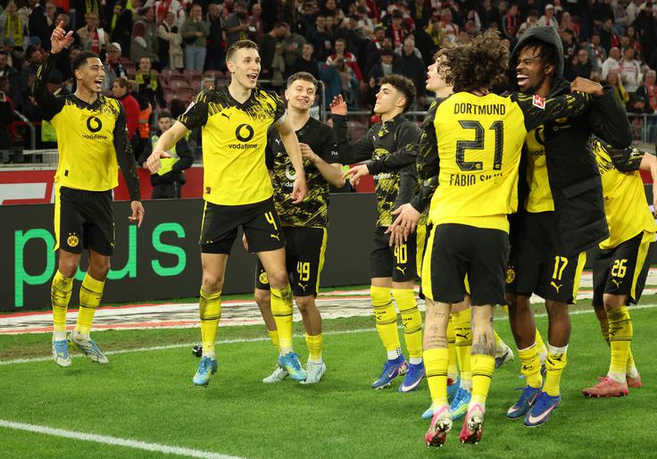 V Dortmundu je bilo v nedeljo slovesno, saj je Borussia odigrala jubilejno tisočo domačo tekmo v bundesligi. | Foto: Reuters